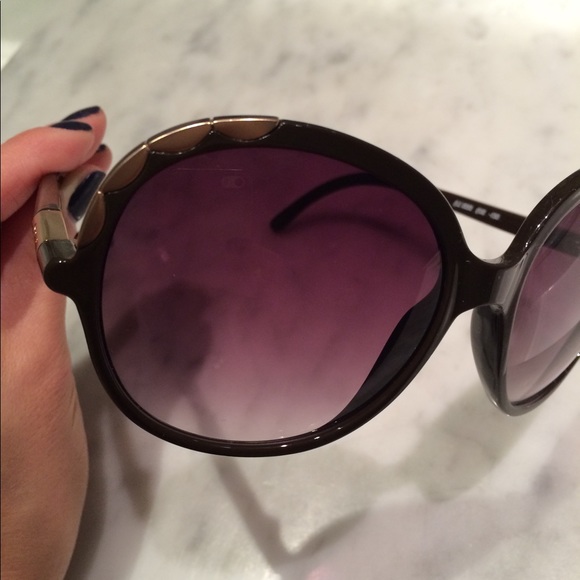 Chloe Oversized Sunnies - Picture 7 of 10